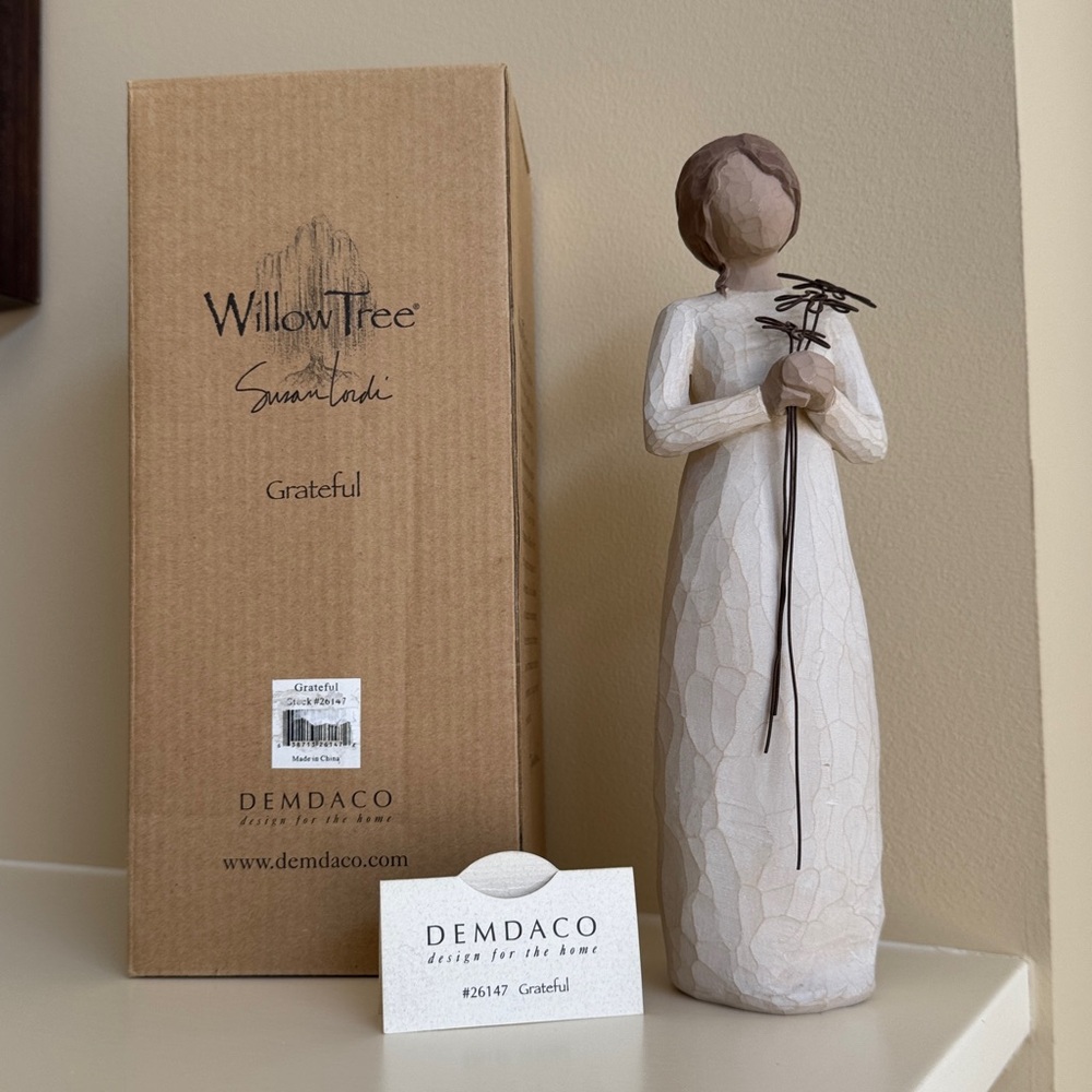 NIB Willow Tree Grateful Figurine